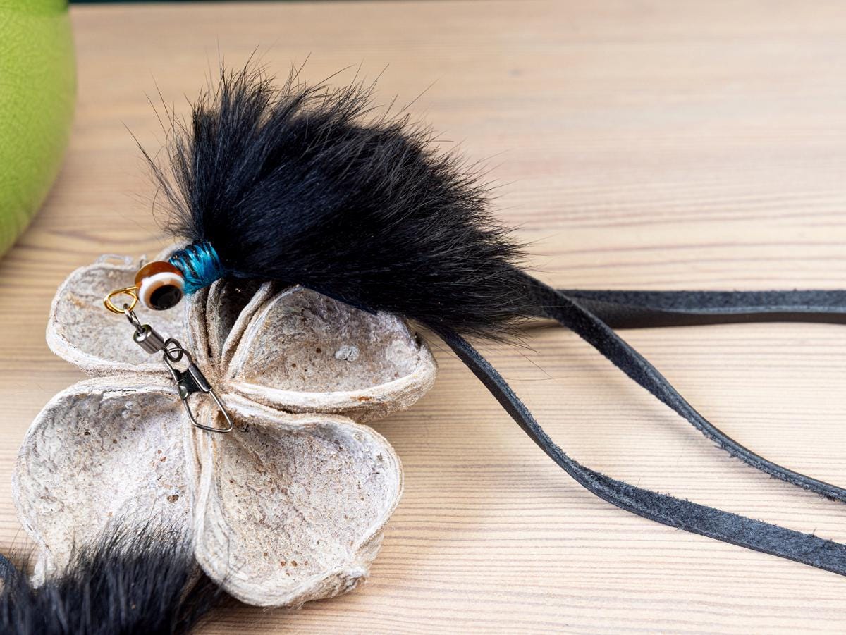 Long-Legged Bug – Black Rabbit Fur Cat Teaser Refill
