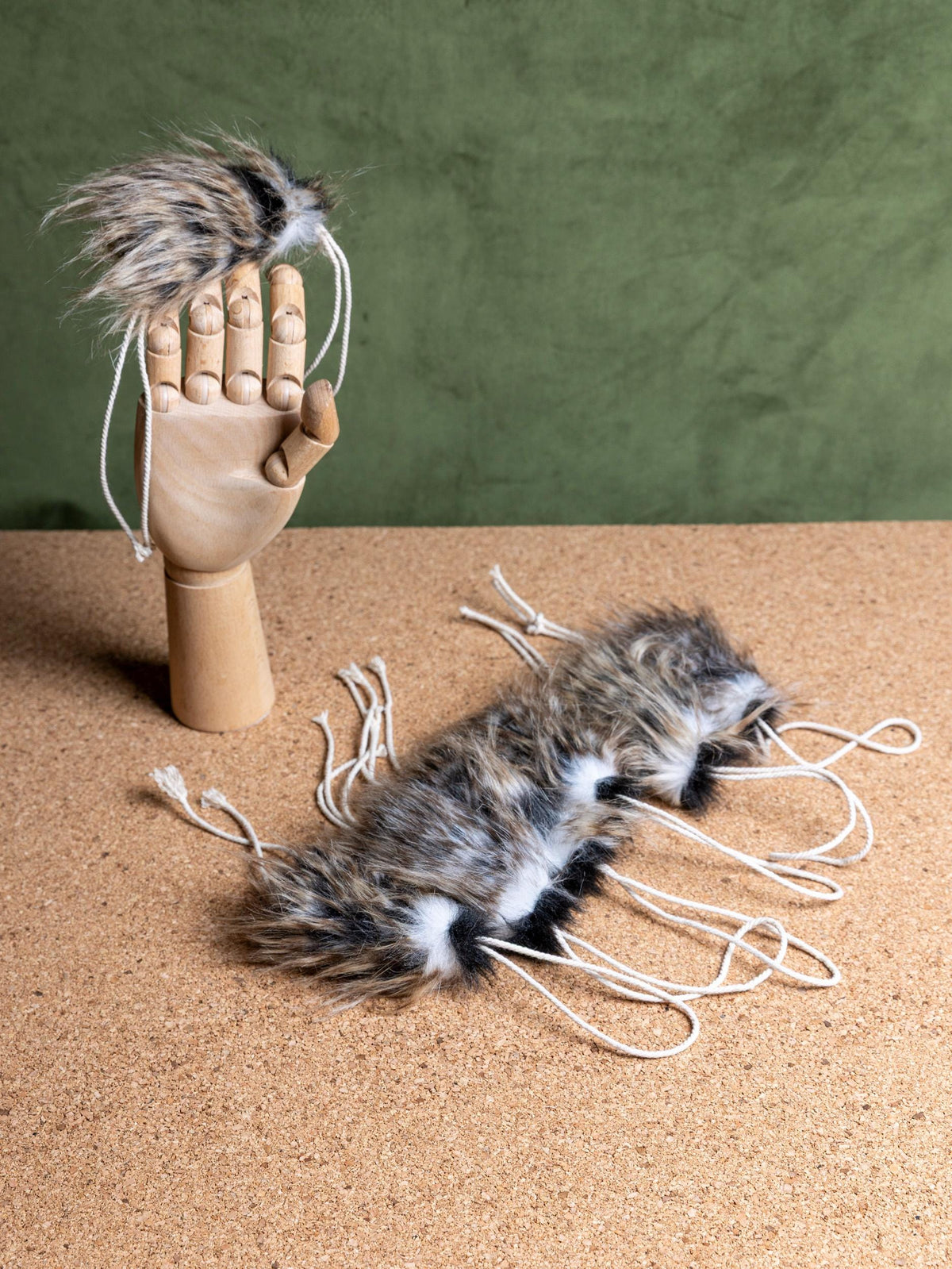 Fuzzy Bug – Cat Kicker Toy