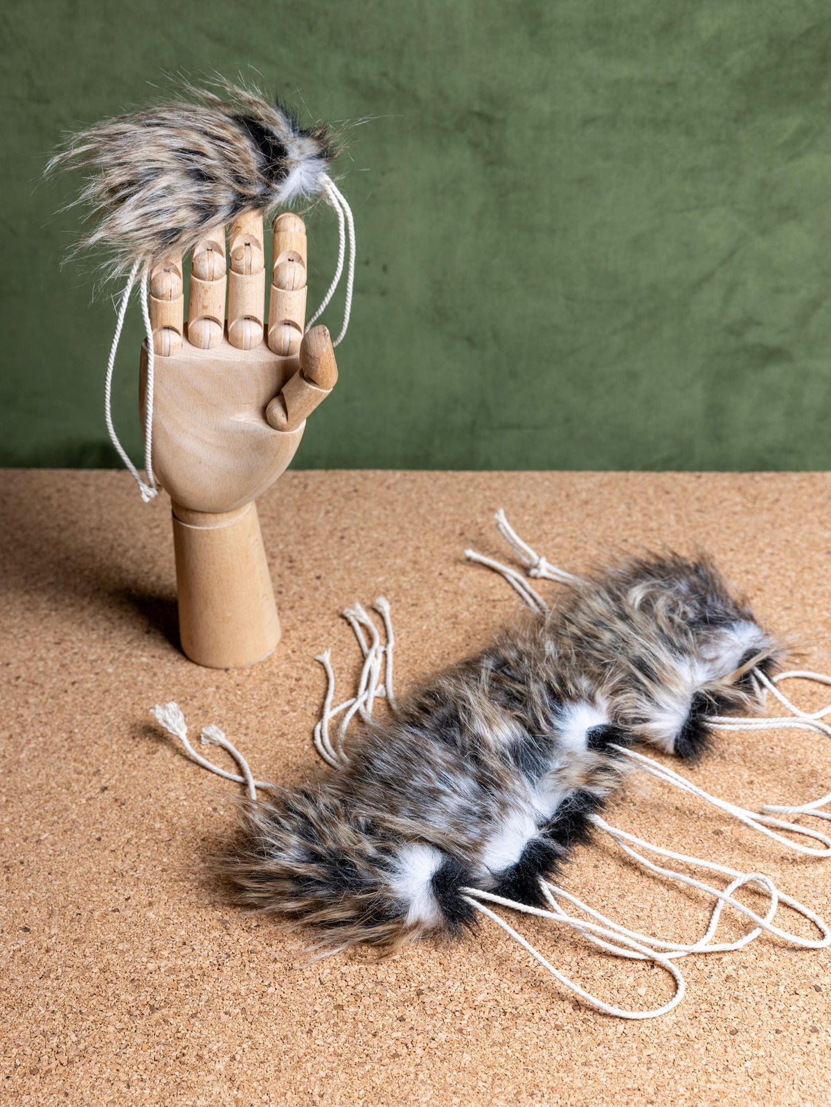 Fuzzy Bug – Cat Kicker Toy