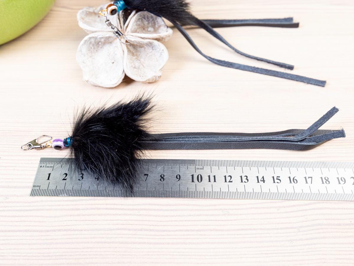 Long-Legged Bug – Black Rabbit Fur Cat Teaser Refill